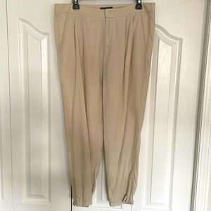 VINCE Pleated Light-weight Casual Pant
